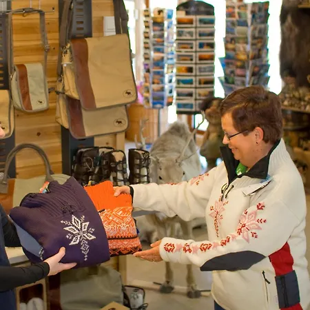 Olderfjord Turistsenter Russenes